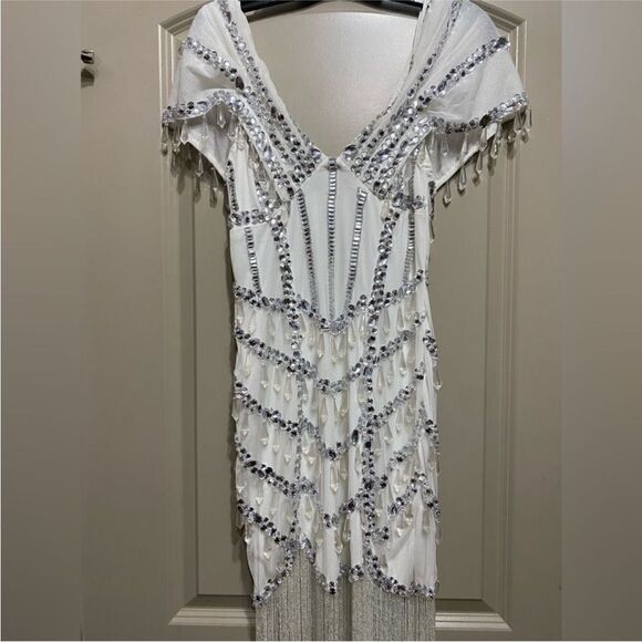 ASOS NWT Embellished Fringe Cocktail Dress In white
Size 4 - Picture 11 of 15